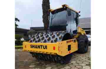 Guaraniaçu reforça frota viária com novo rolo compactador para estradas rurais